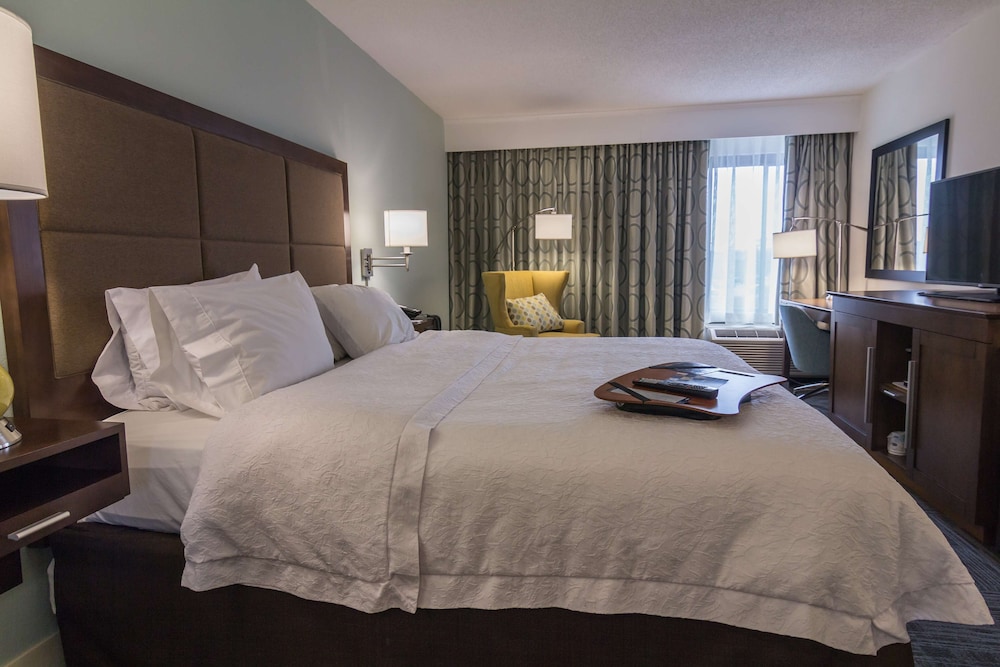 Hampton Inn Winchester University Mall Area - photo 12