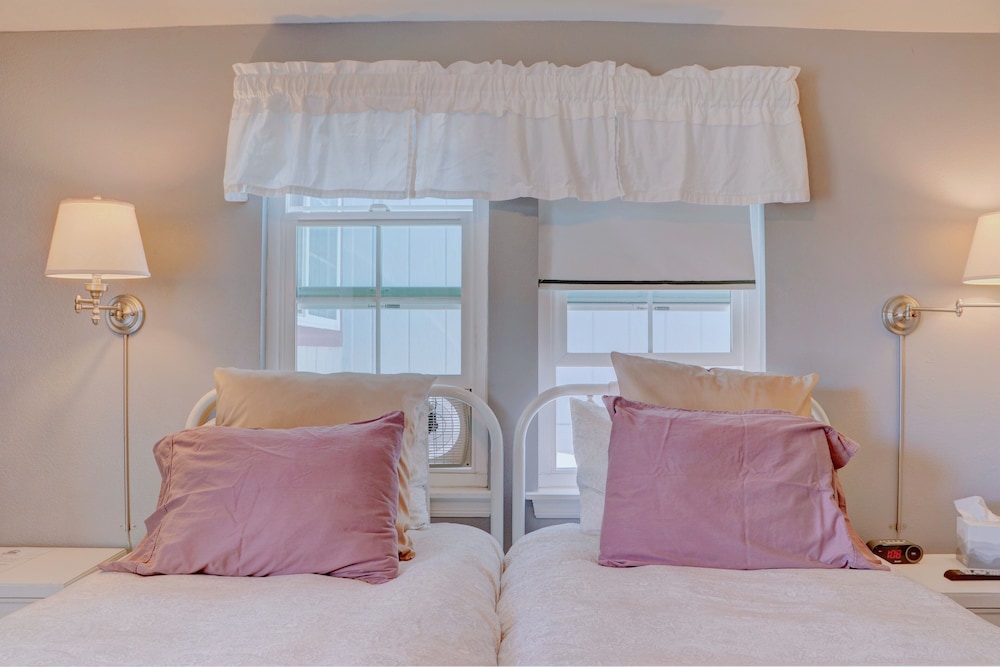 Pelican Cove Inn - photo 19