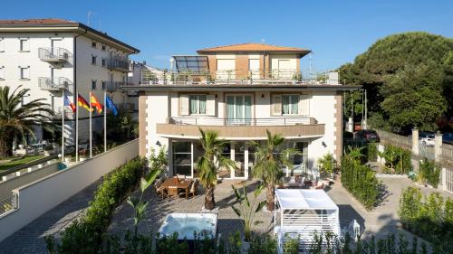 Casa Amare 4&2 Emma Villas — 4-Star Luxury Hotel in Camaiore, Italy