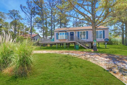 Southern Dream Water views & screened porch in Chincoteague, United States