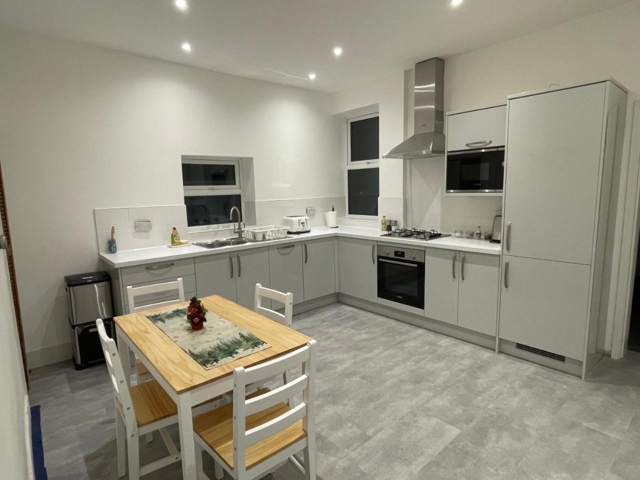 Newly Renovated Flat In Ashtead 20688099 — Ashtead