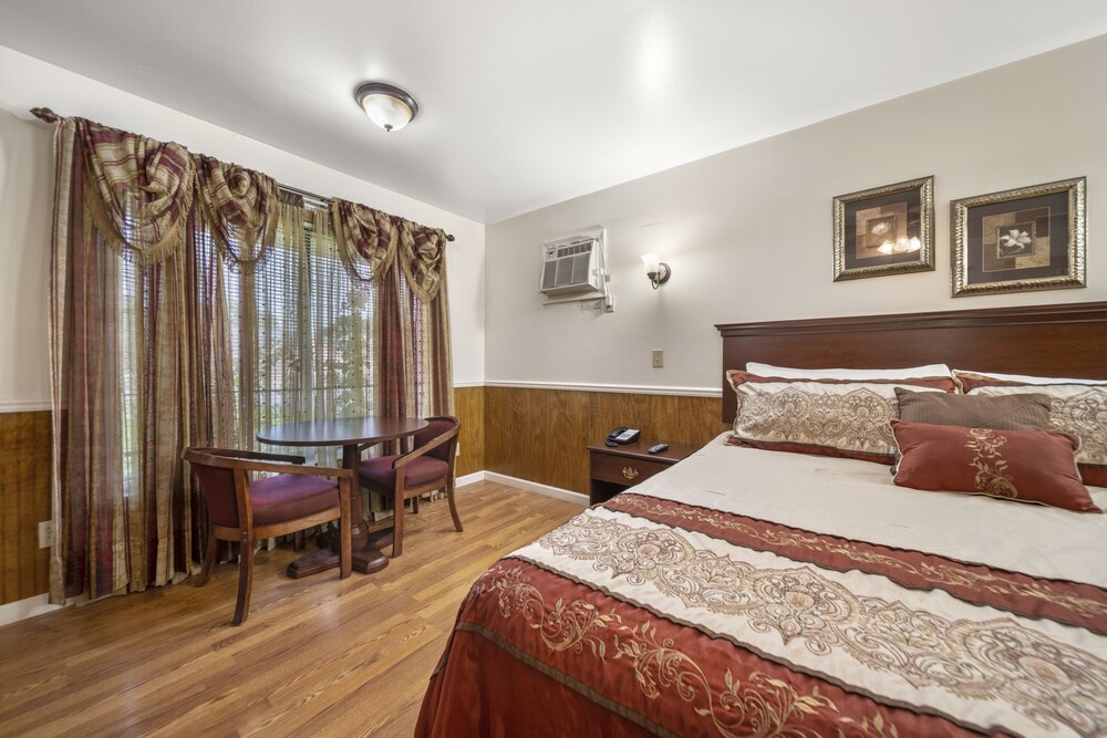 Kingsway Inn - photo 6