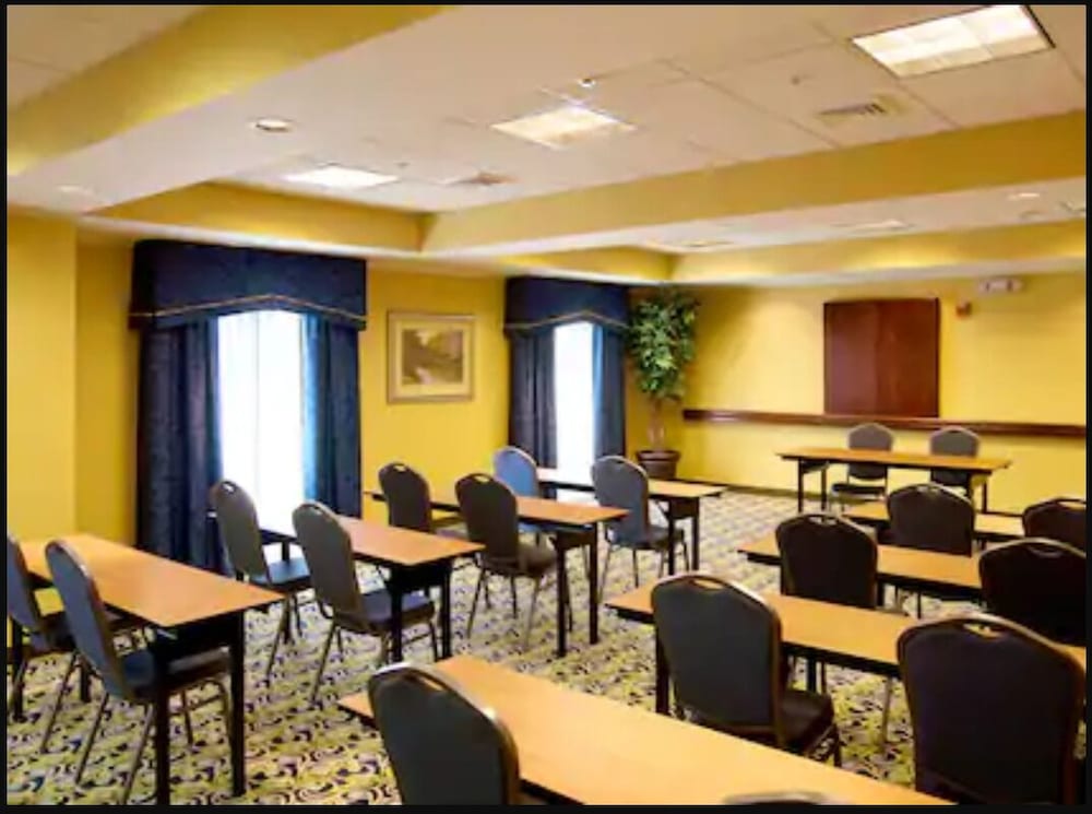 Hampton Inn & Suites Lake Wales - photo 12