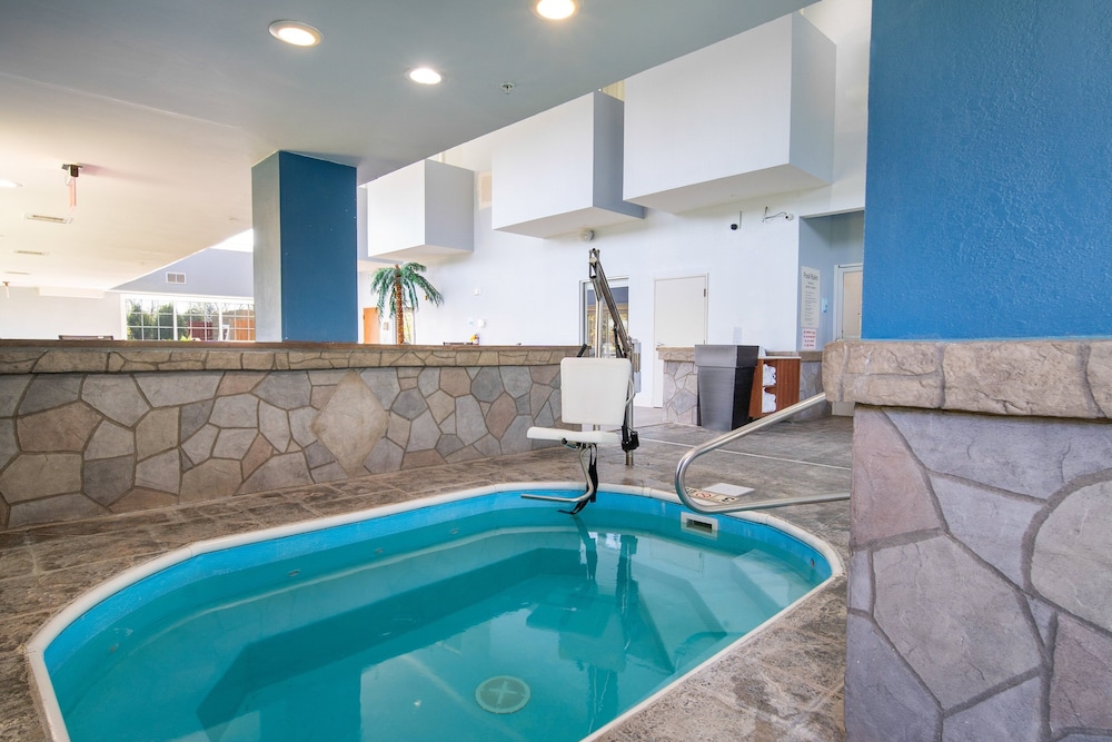Holiday Inn Express Hotel & Suites Bedford by IHG - photo 23