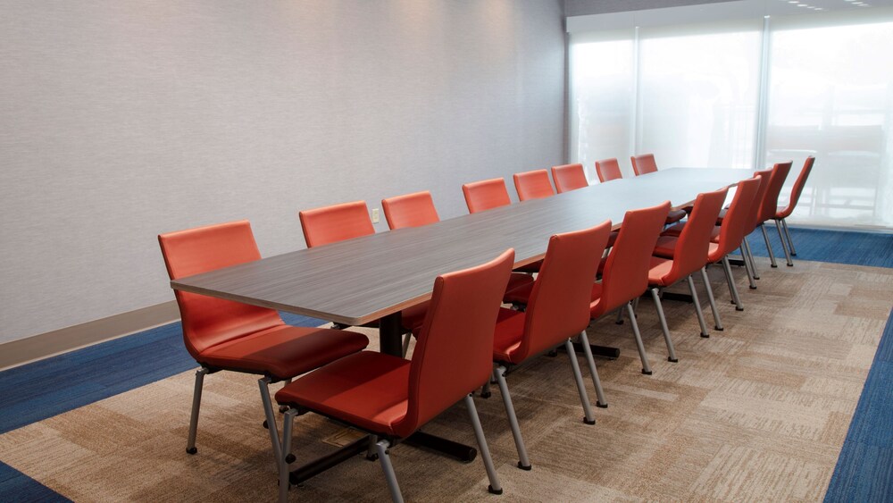 Holiday Inn Express & Suites Marion by IHG - photo 18