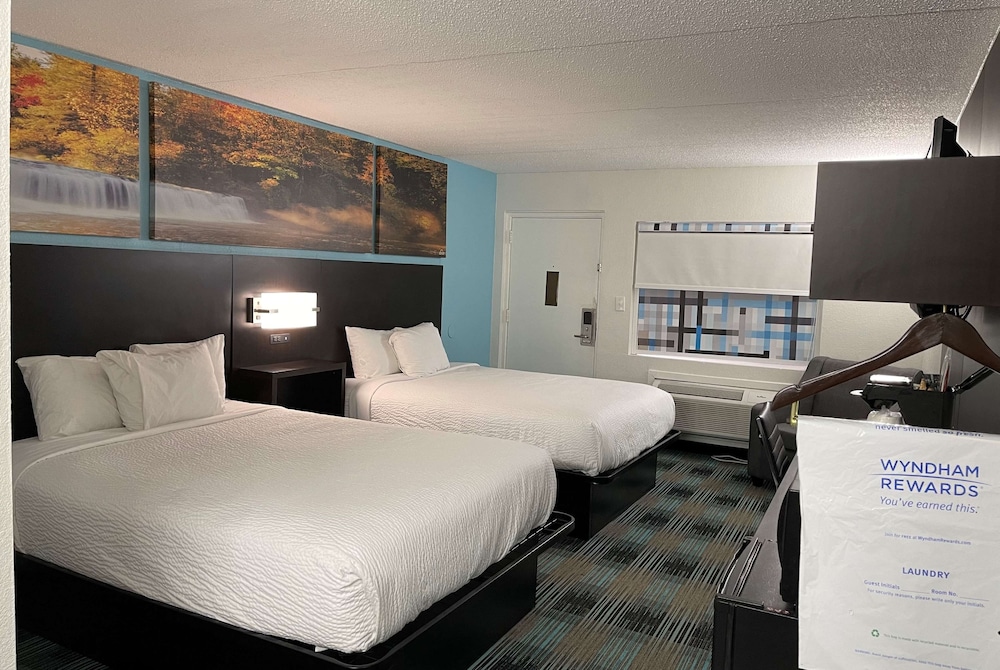 Days Inn by Wyndham Calhoun GA I 75 and US 41 - photo 10