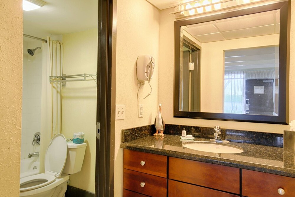 115 Little Harbor Inn - photo 7