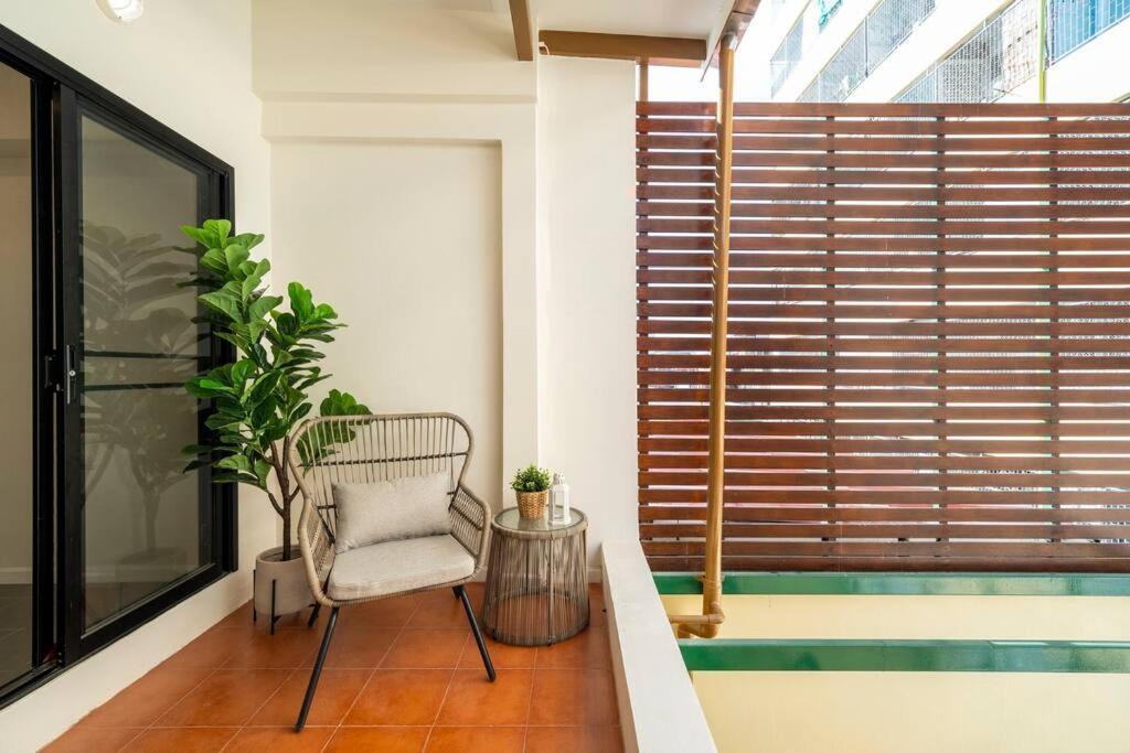 4BR Walk to Chinatown MRT Luggage Dropoff