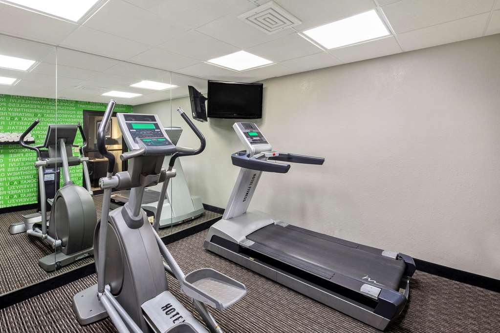 La Quinta Inn & Suites by Wyndham Miami Airport East - photo 19