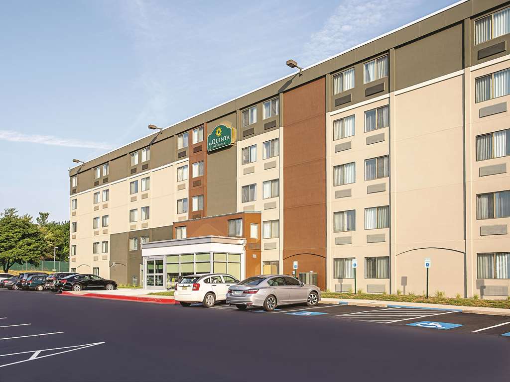 La Quinta Inn & Suites by Wyndham Baltimore N White Marsh - featured photo