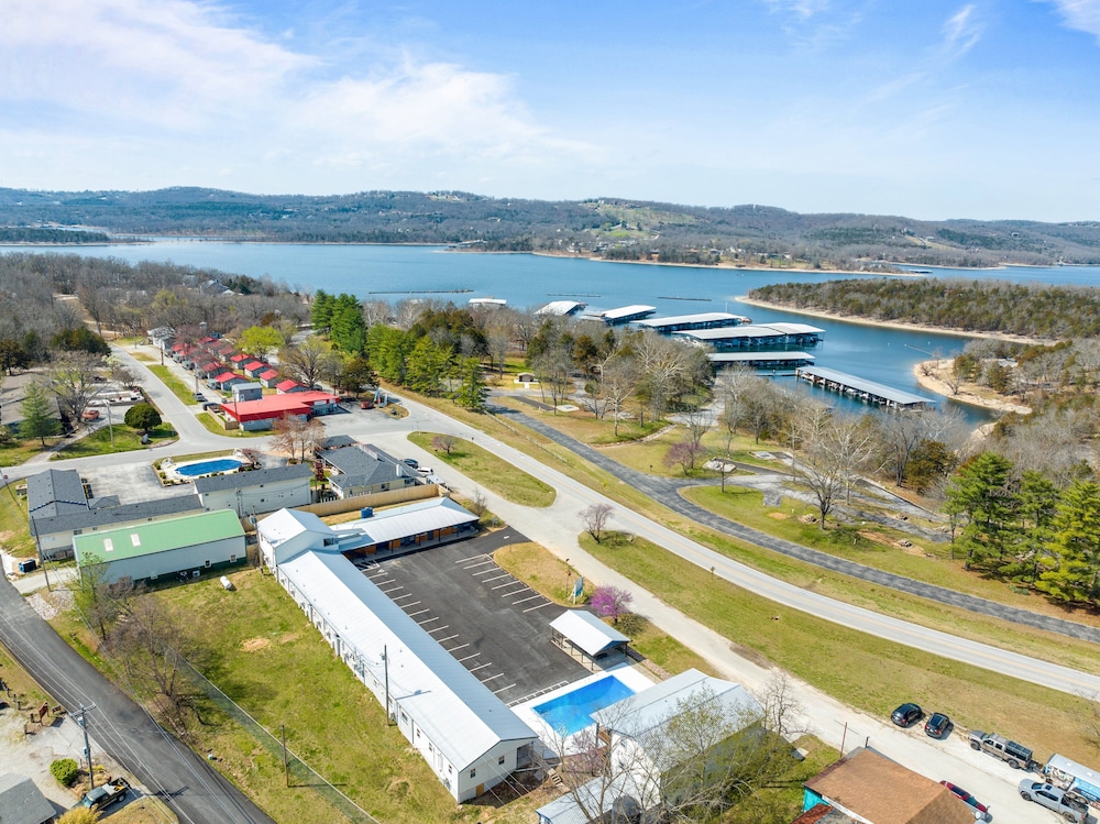 Silver Cove Resort on Table Rock Unit 18 - photo 26