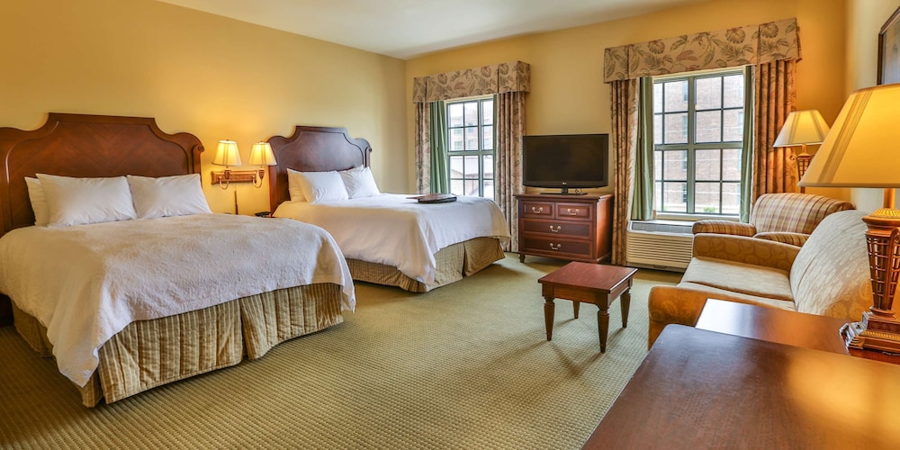 Hampton Inn and Suites Savannah Historic District - photo 28