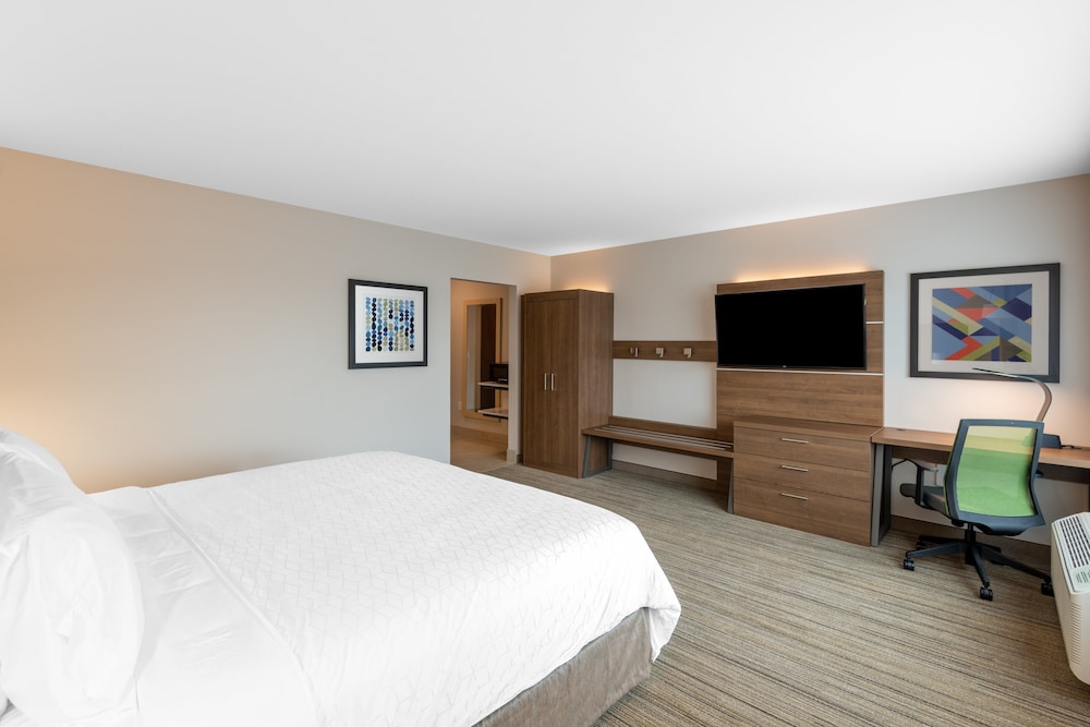 Holiday Inn Express & Suites Phoenix Airport North by IHG - photo 55