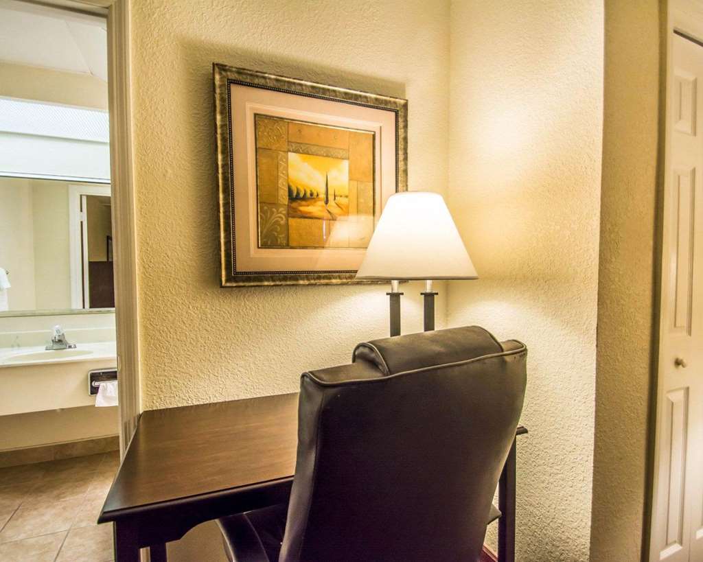 Quality Inn & Suites at Tropicana Field - photo 24