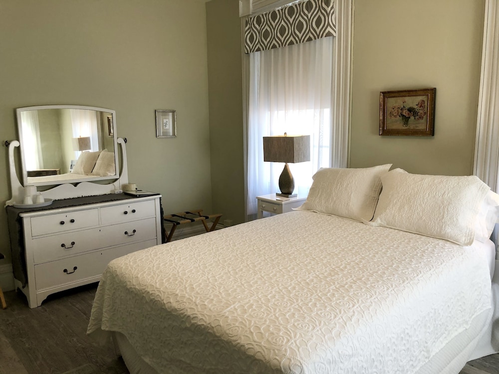 Rogues Harbor Inn - photo 14
