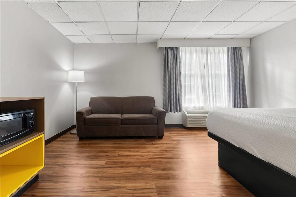 Days Inn by Wyndham Madisonville - photo 26
