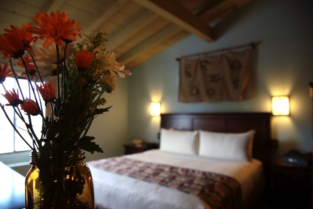 Dude Rancher Lodge - photo 9