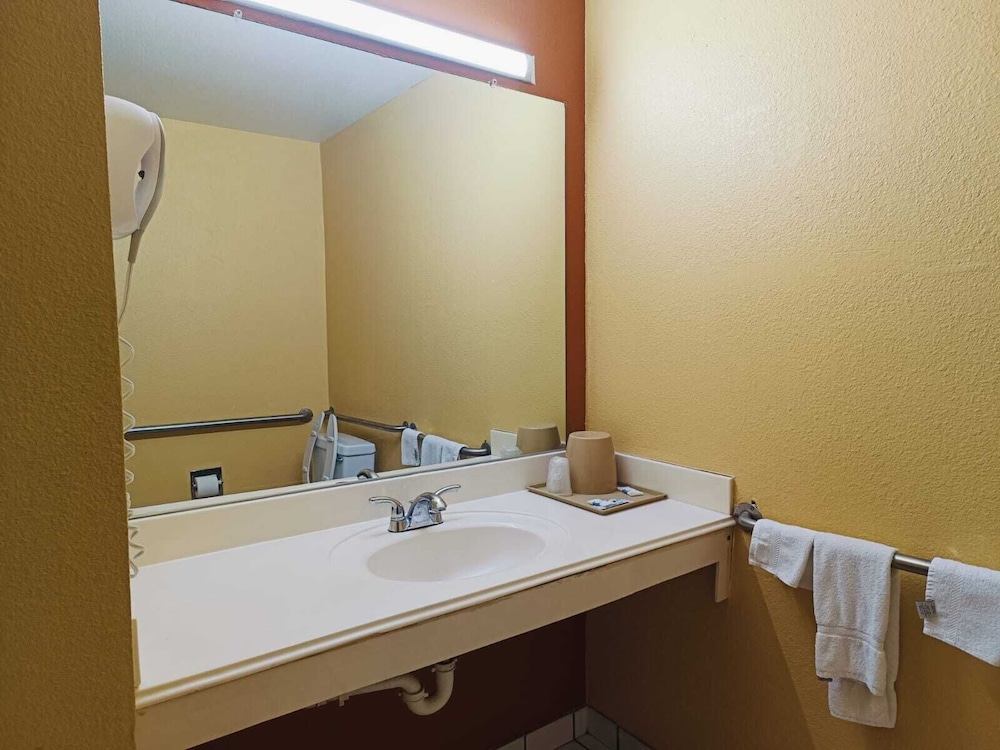 Heights Inn - photo 26