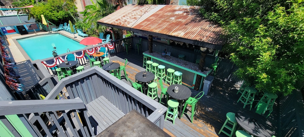 Upper Deck Hotel and Bar Adults Only - photo 16