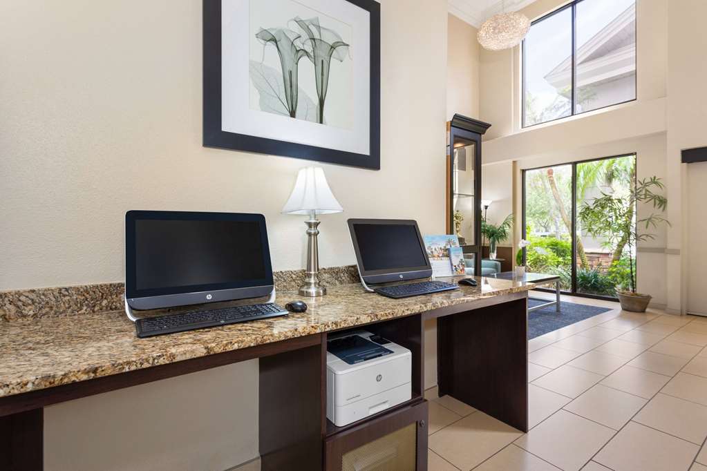 La Quinta Inn & Suites by Wyndham Bonita Springs Naples N. - photo 7