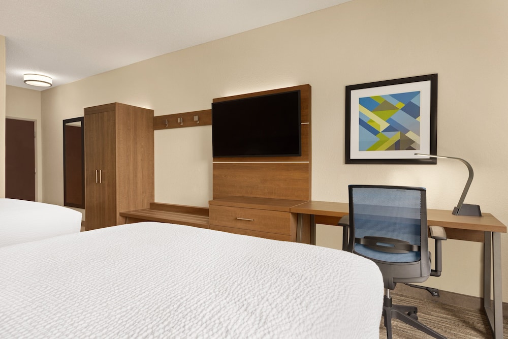 Holiday Inn Express & Suites Akron Regional Airport Area - photo 10