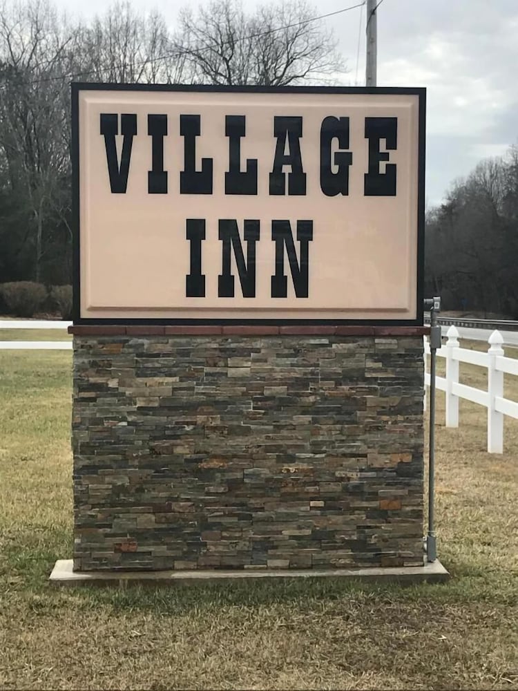 Village Inn - last minute hotel in Lovingston