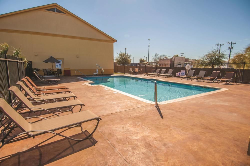 La Quinta Inn San Antonio AlamoDome South - photo 22