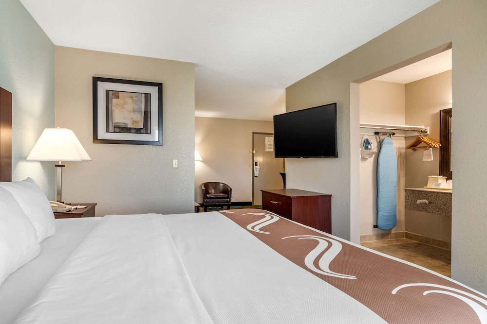 Quality Suites Kansas City International Airport - photo 3