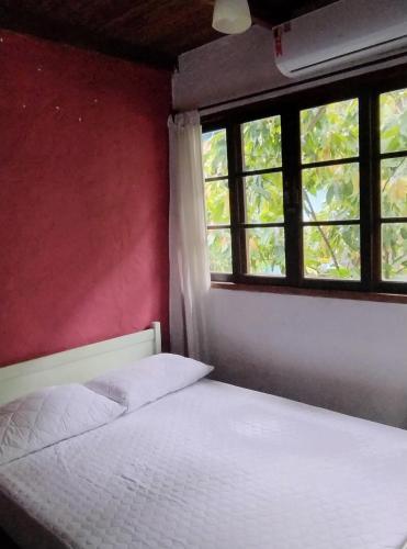 Cambury 100m da praia 8 pessoas Ar condicionado Wi Fi Estacionamento C01 in Sao Sebastiao, Brasil