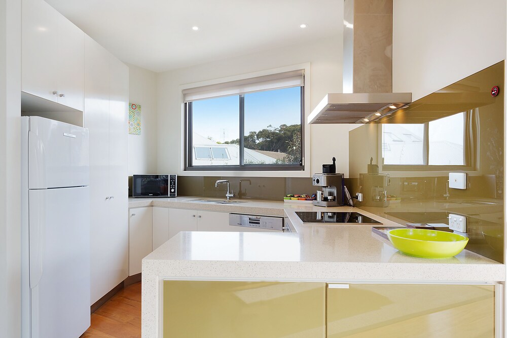 Rolling Waves 1 — 5-Star Luxury Hotel in Merimbula, Australia