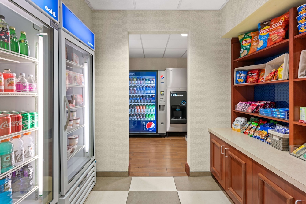 Hampton Inn & Suites Burlington - photo 25