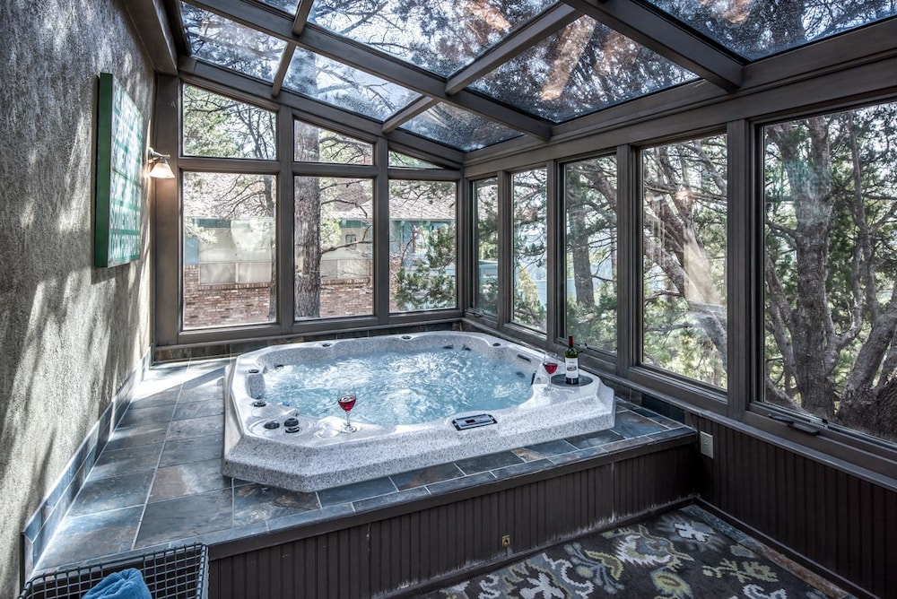 1 High Mesa Five Bedroom Cabin — 4-Star Luxury Hotel in Alto, United States