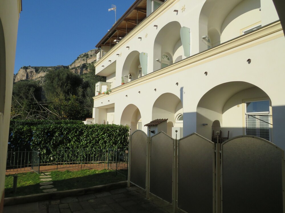 Antica Residenza la Vela — 4-Star Luxury Hotel in Meta, Italy