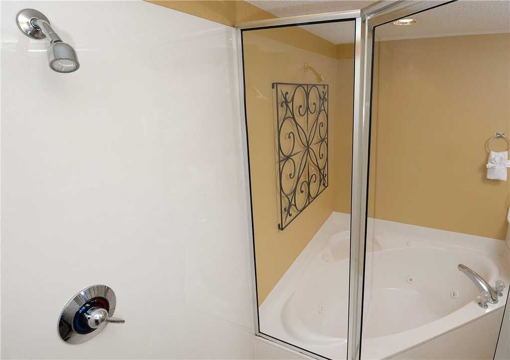 Majestic 1206 East Tower II Three Bedroom Condo - photo 17