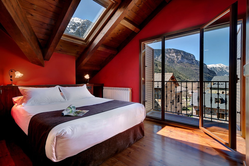 Apartamentos Villa de Plan — 4-Star Luxury Hotel in Plan, Spain