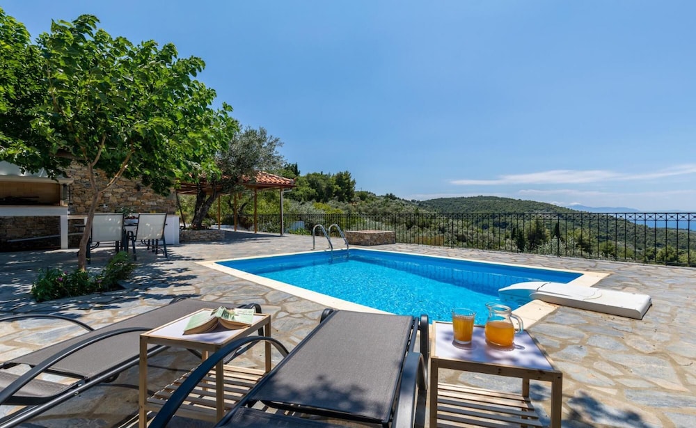 Oak Tree Cottage — 4-Star Luxury Hotel in Skopelos, Greece