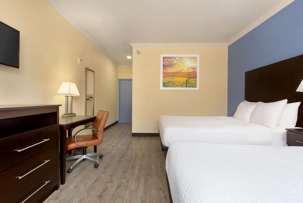 Days Inn & Suites by Wyndham Euless DFW Airport South - photo 28