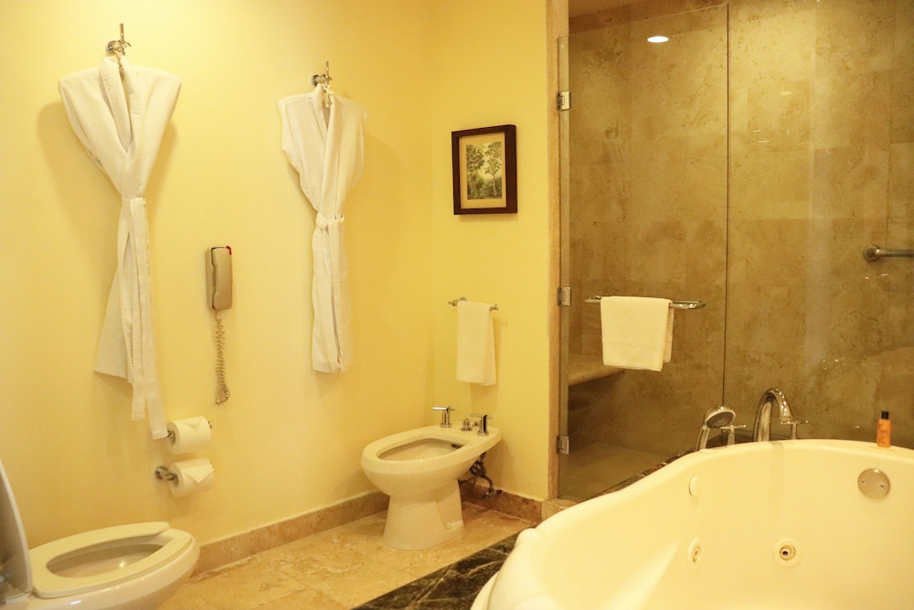 Jetted tub