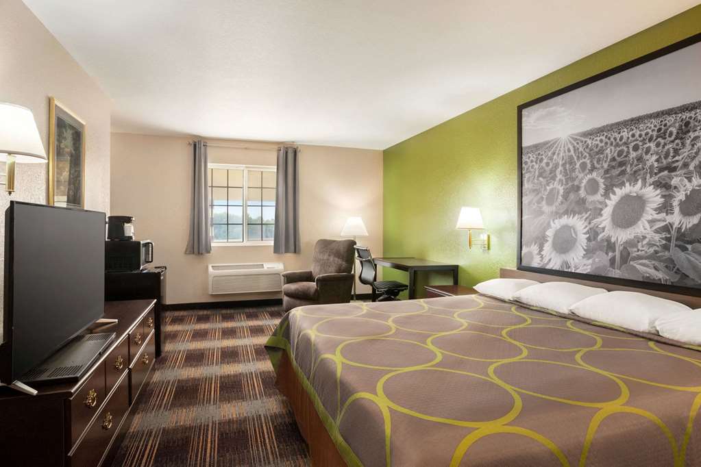 Super 8 by Wyndham Holton - photo 13