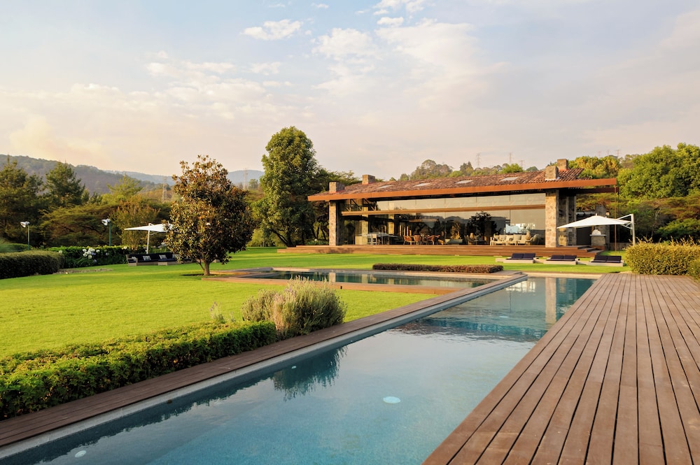 El Salto Luxury Ranch with Lake View — 5-Star Luxury Hotel in Valle De Bravo, Mexico