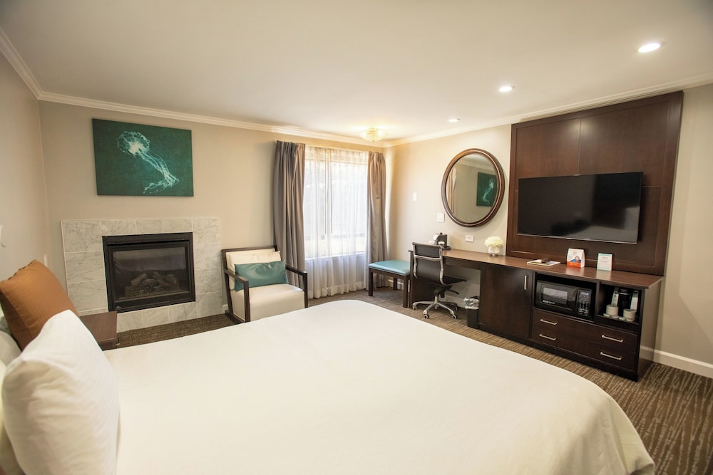 Munras Inn - photo 6