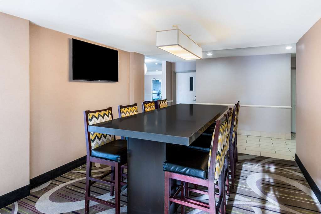 La Quinta Inn & Suites by Wyndham Roswell - photo 33