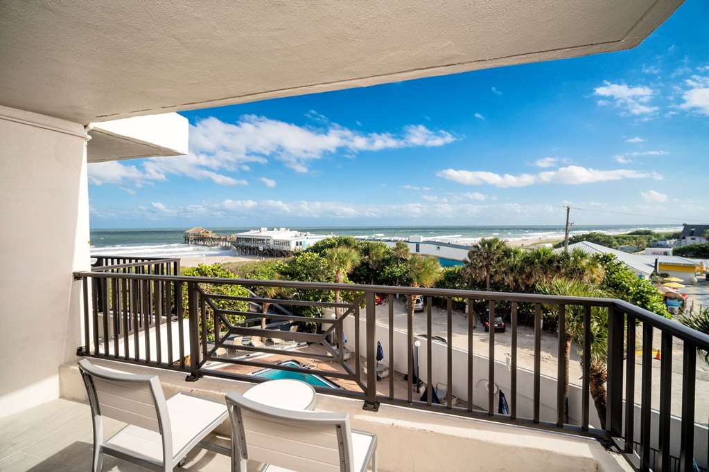La Quinta Inn & Suites by Wyndham Cocoa Beach Oceanfront - photo 18