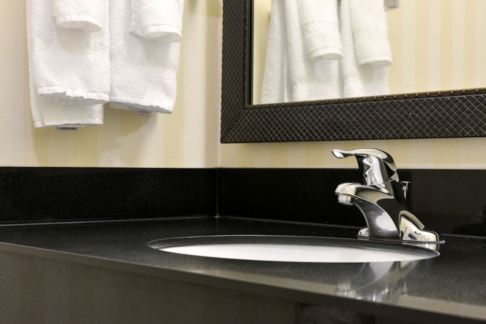 Fairfield Inn & Suites Cedar Rapids - photo 28
