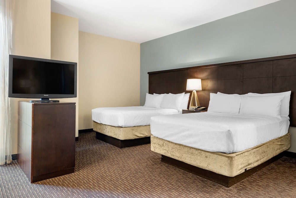 Staybridge Suites St. Petersburg Downtown by IHG - photo 12