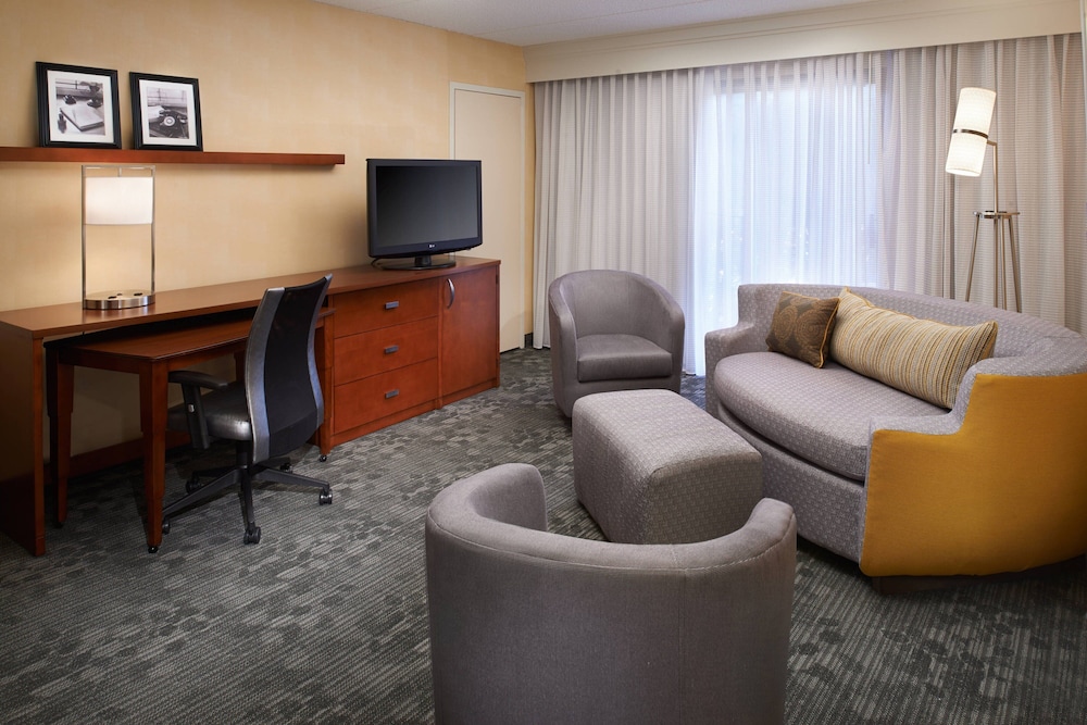 Courtyard by Marriott Chicago Deerfield - photo 11