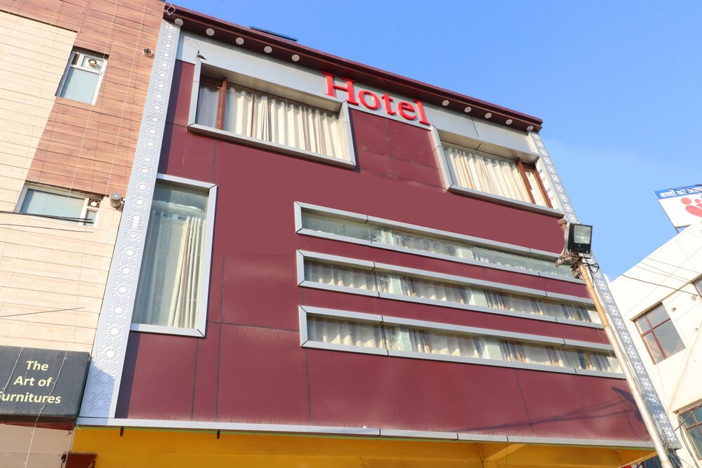OYO 26689 Hotel Grand Vista