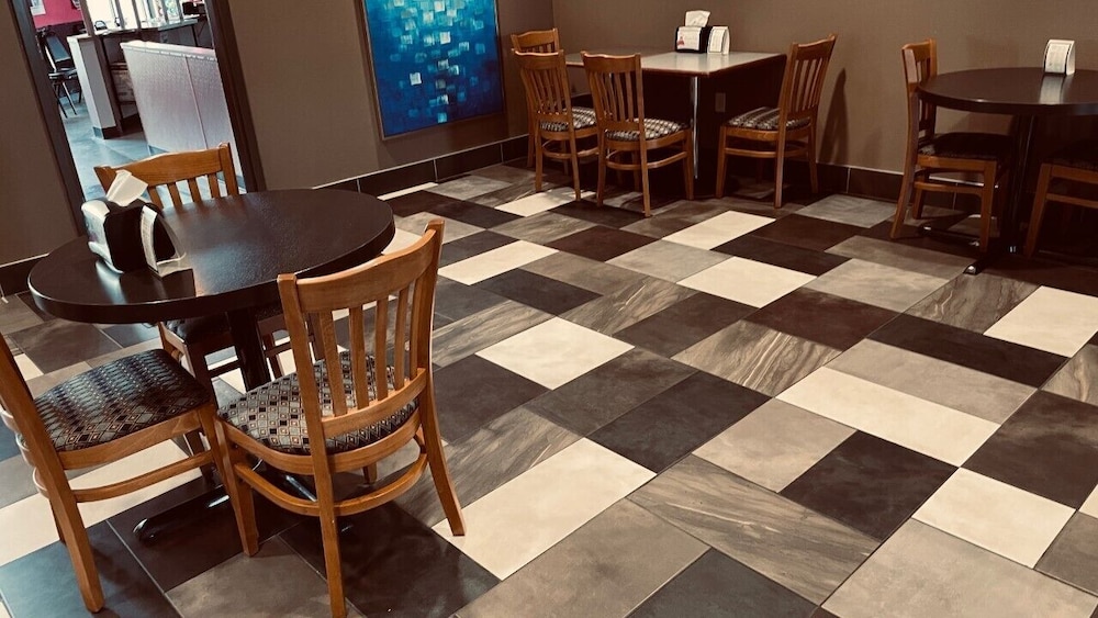 Baymont by Wyndham Grand Forks - photo 17