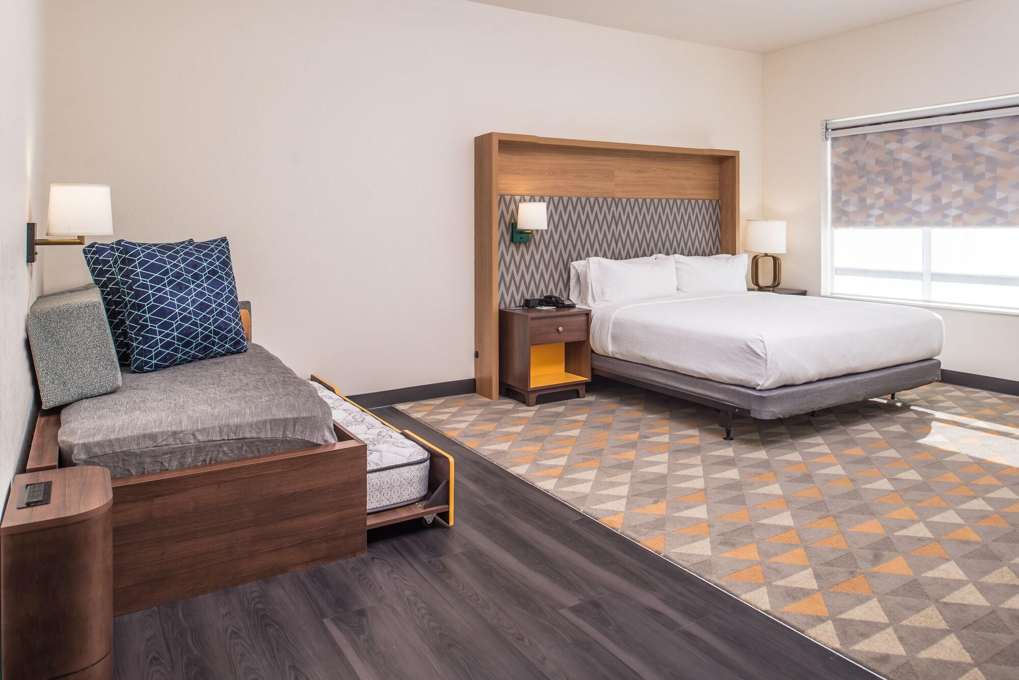 Holiday Inn Joplin by IHG - photo 18