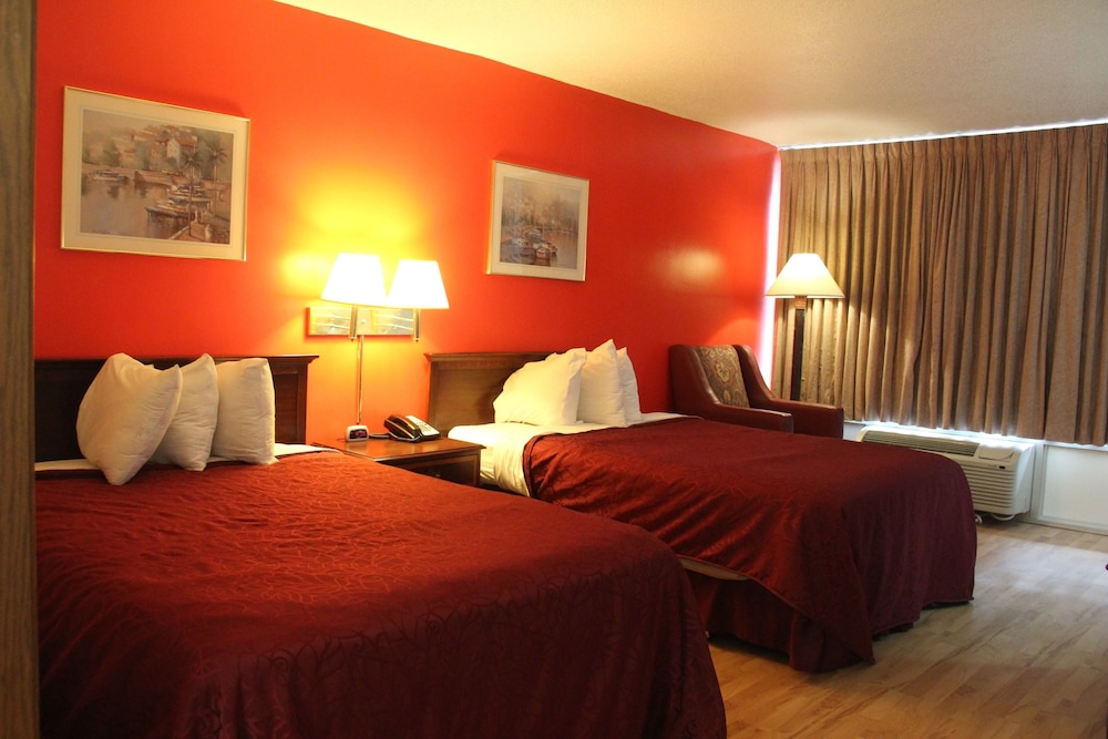 Norfolk Country Inn and Suites - photo 7
